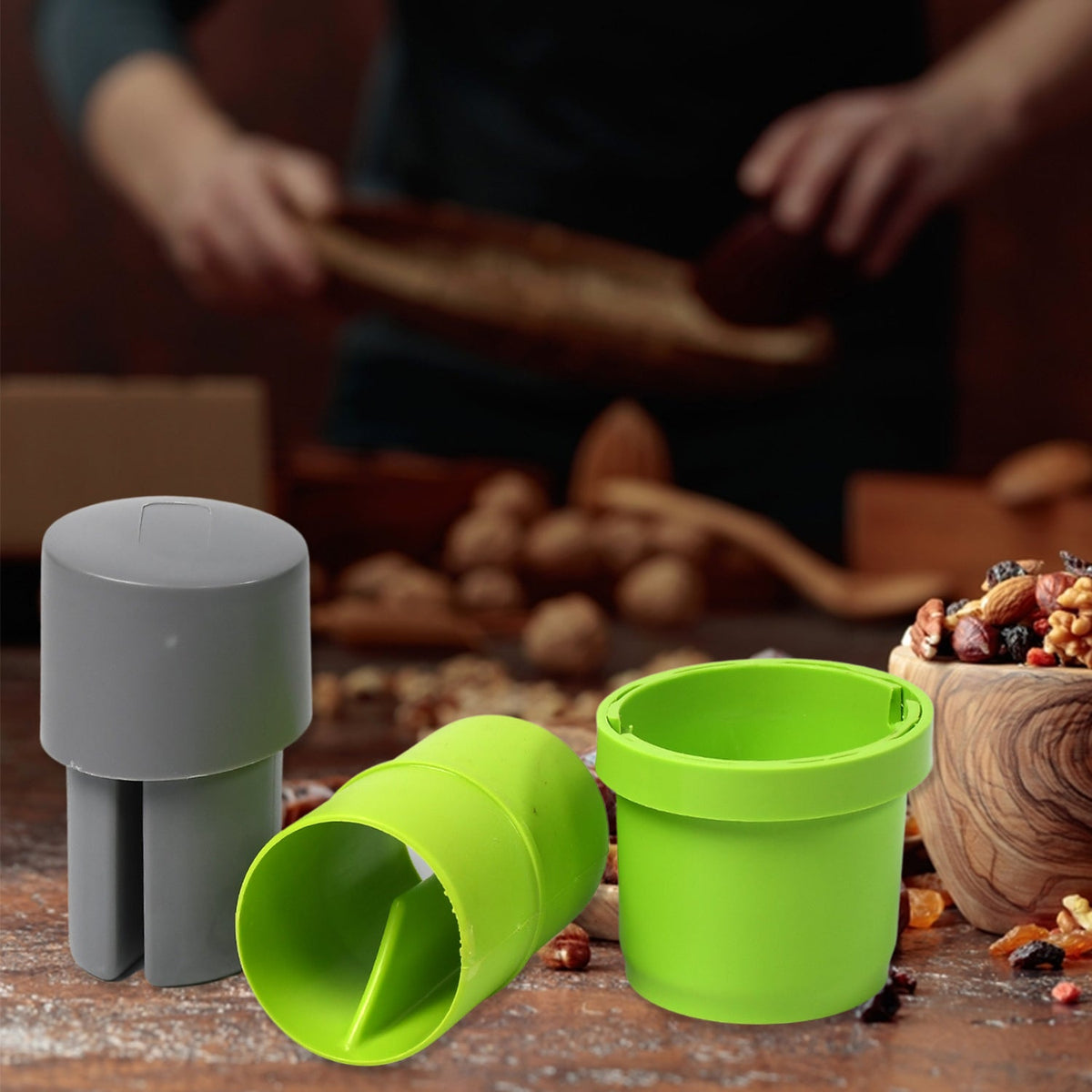Interchangeable set of stainless steel blades for the kitchen slicer tool.